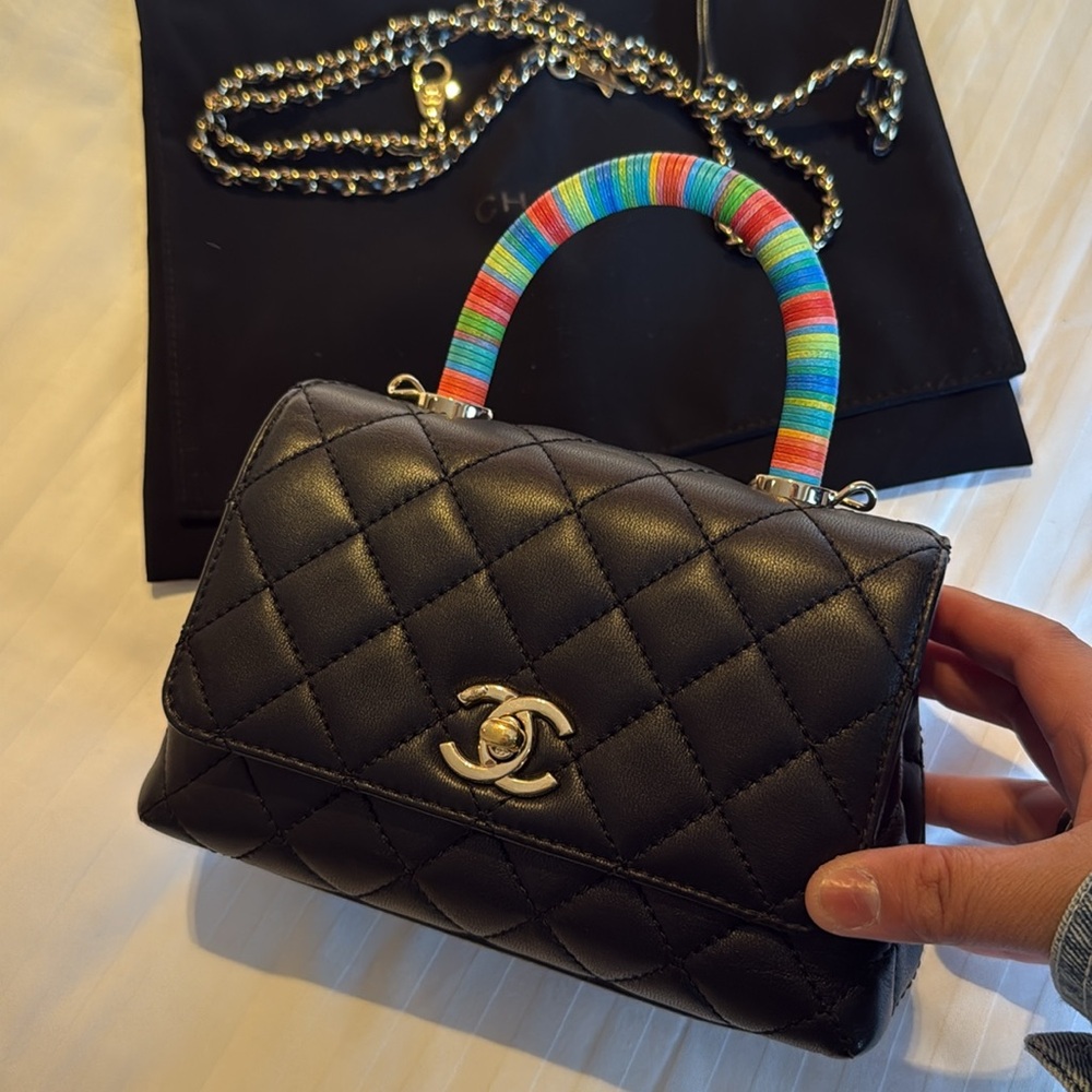 Chanel Black Quilted Handbag - Picture 3 of 11
